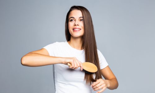 Ter um cabelo bonito e bem cuidado vai muito além da estética. Ele é um indicativo da nossa saúde, influenciando diretamente na nossa autoestima e confiança. Mas você sabe o que realmente define um cabelo saudável? E quais são os melhores hábitos para mantê-lo assim? Vamos explorar tudo isso neste artigo!